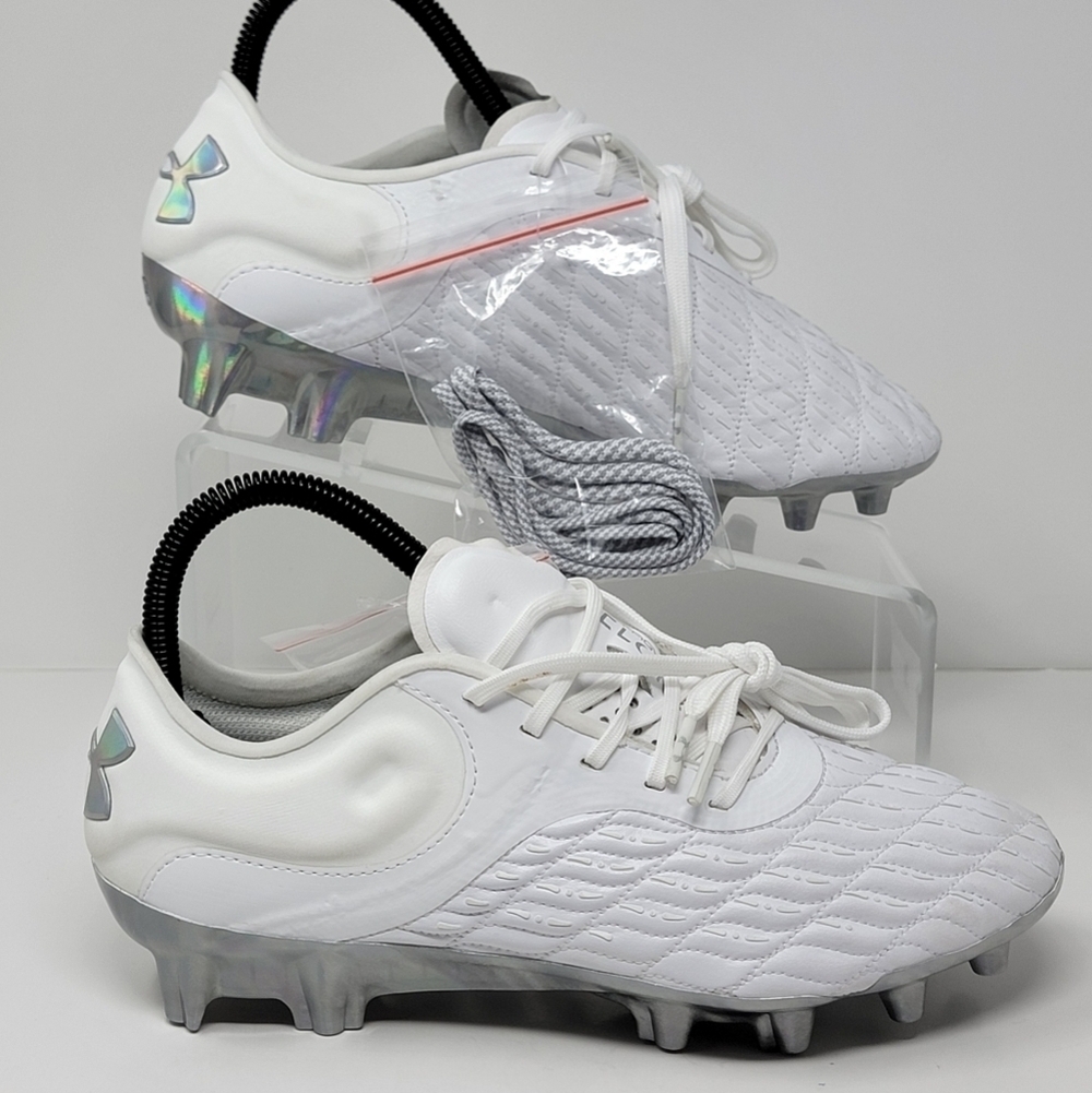 Under Armour Magnetico Elite 3 FG Soccer Cleats White Womens Sz 6.5  3027160-100